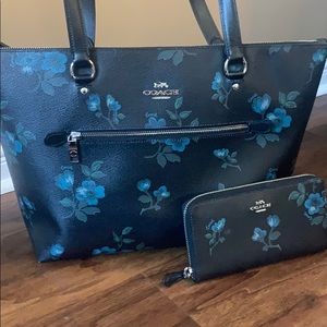Coach Gallery Tote Victorian Floral Print w/Wallet